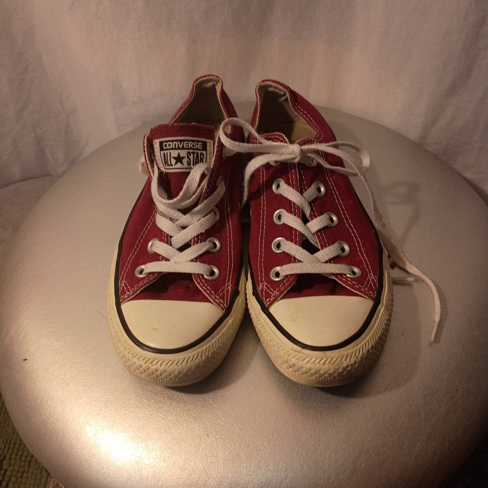 Converse Women's Maroon All Star Chuck Taylor Size 4 Sneakers